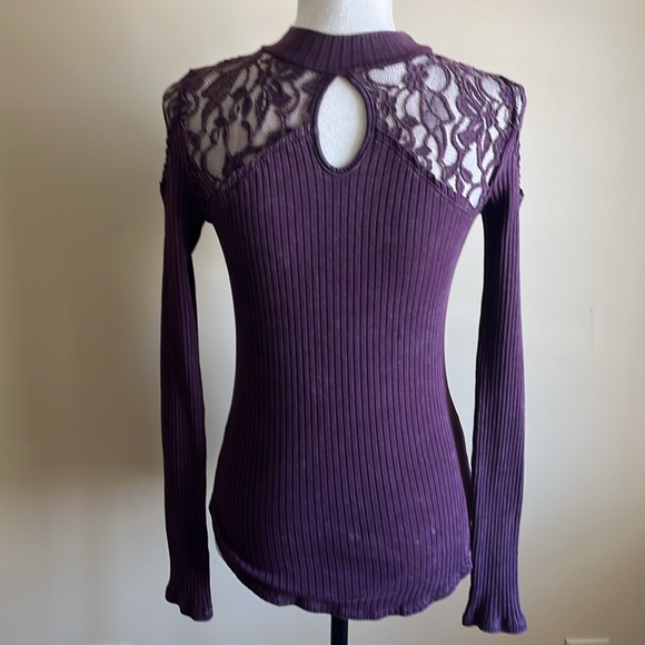 Free People Purple Lace Inset Long Sleeve Sweater. Excellent condition. Size XS - Picture 4 of 8